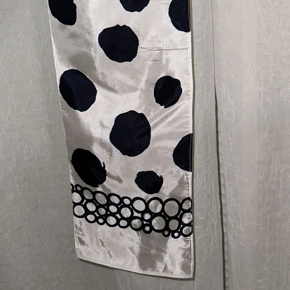 De VENISE White Large Navy Polka Purse Neck Scarf